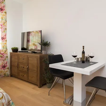 Bepo Studio Apartment Split Exterior photo